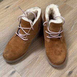 Koolaburra by UGG Tan Suede Boots with Pink Laces